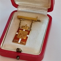 kongemærke dame broche guld 585 gammel kongeemblem i rød original æske med guld krone
